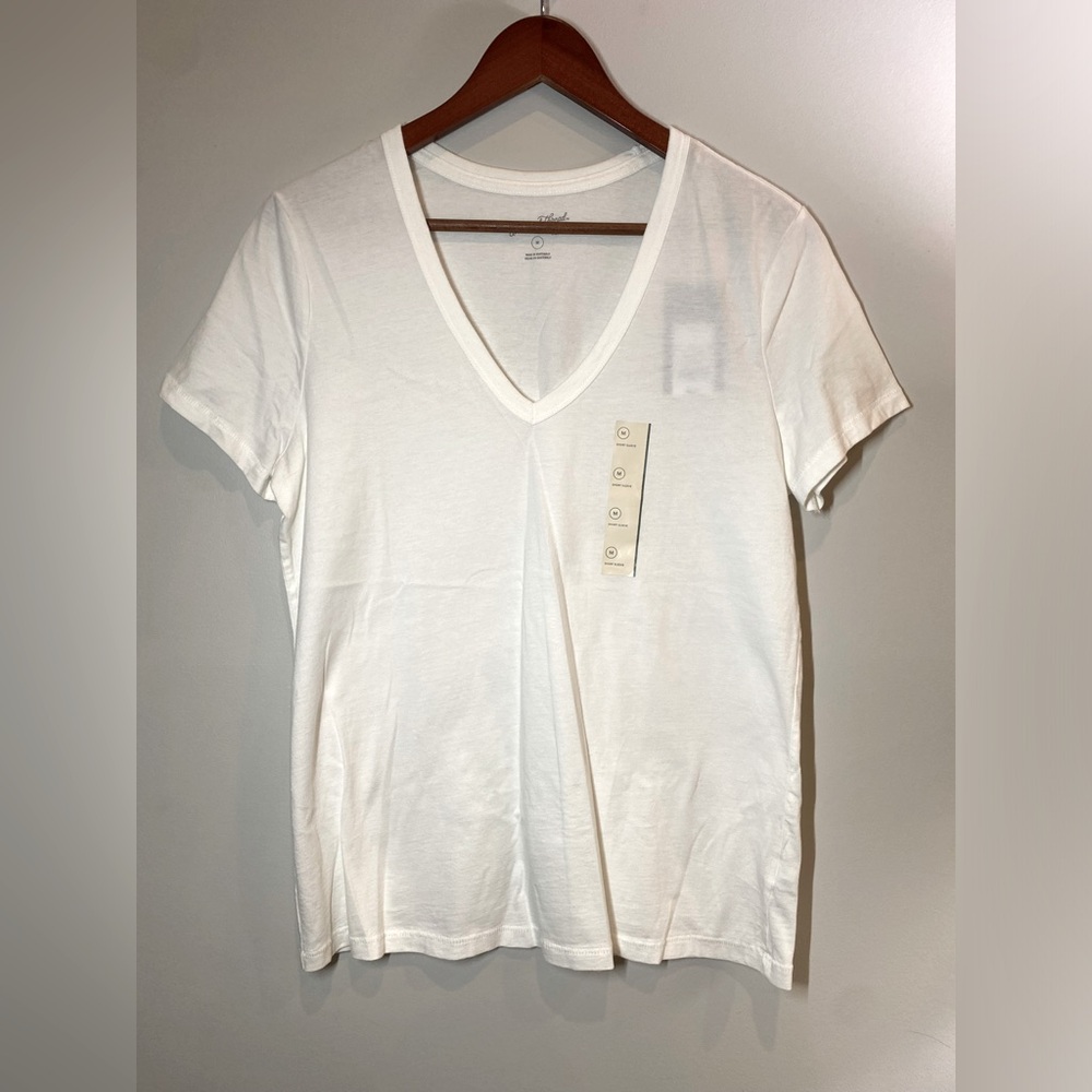 NWT universal thread Vneck Tshirt